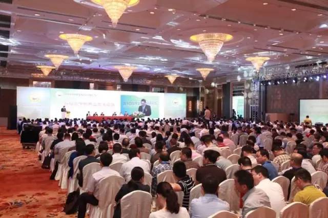 700人共聚中国棉业发展高峰论坛：“提质增效”成棉花产业发展重要目标0.jpg