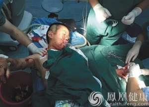 湘一医务人员儿子被患者砍12刀