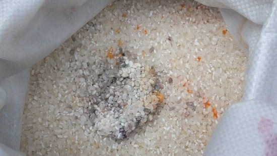 西安一幼儿园给孩子吃变质米面致腹泻，食药监部门介入调查