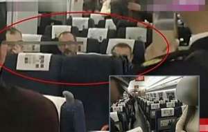 波兰男子骚扰乘客 对女子伸出咸猪手态度十分嚣张