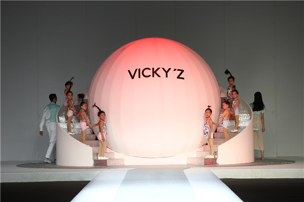 许馨尹发布最新设计，Vicky’Z亲子文化传遍全“球”